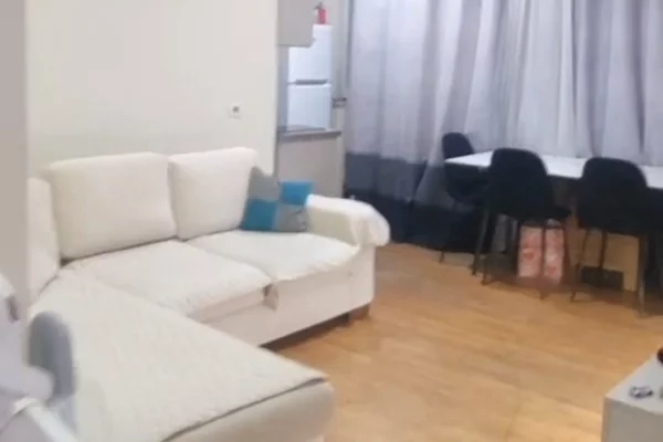 Shitet apartament 1+1 tek Pallatet e Verdha , Casa Italia , ish Dogana , Kamez , Institut , ish Shes