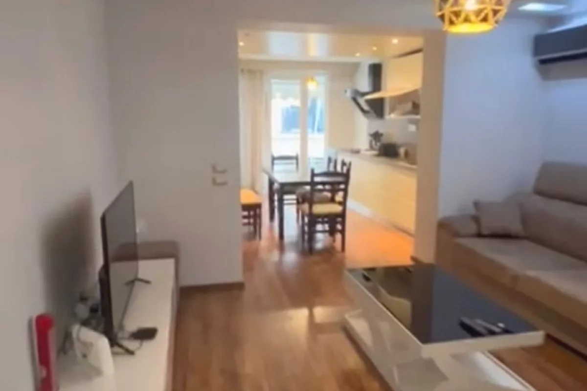 Shtepi me qera Apartament ne Tirane, 2+1, Mobilimi E mobiluar, Pagesa 900  Euro.