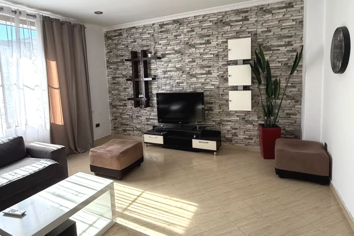 Shtepi me qera Apartament ne Tirane, 2+1, Mobilimi E mobiluar, Pagesa 700  Euro.