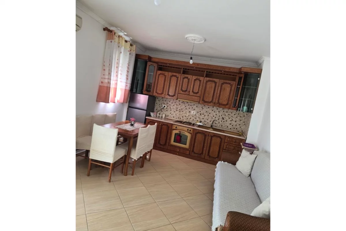 Shtepi me qera Apartament ne Vlore, 1+1, Mobilimi E mobiluar, Pagesa 440  Euro.