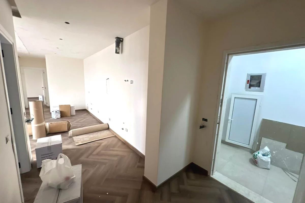 Shtepi ne shitje Apartament ne Tirane, 2+1, Mobilimi Bosh, pa mobiluar, Pagesa 260,400  Euro.