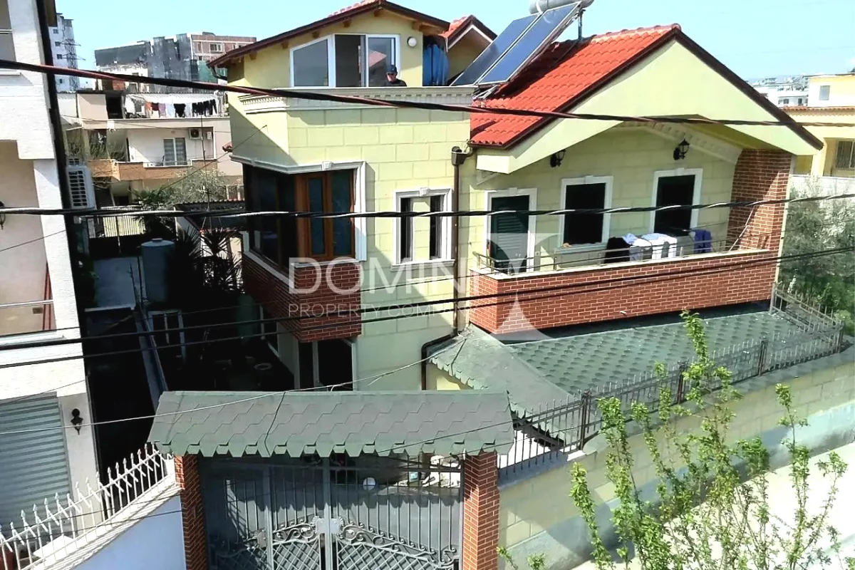 Shtepi ne shitje Vila Luksoze ne Tirane, 3+1, Mobilimi E mobiluar, Pagesa 285,000  Euro.