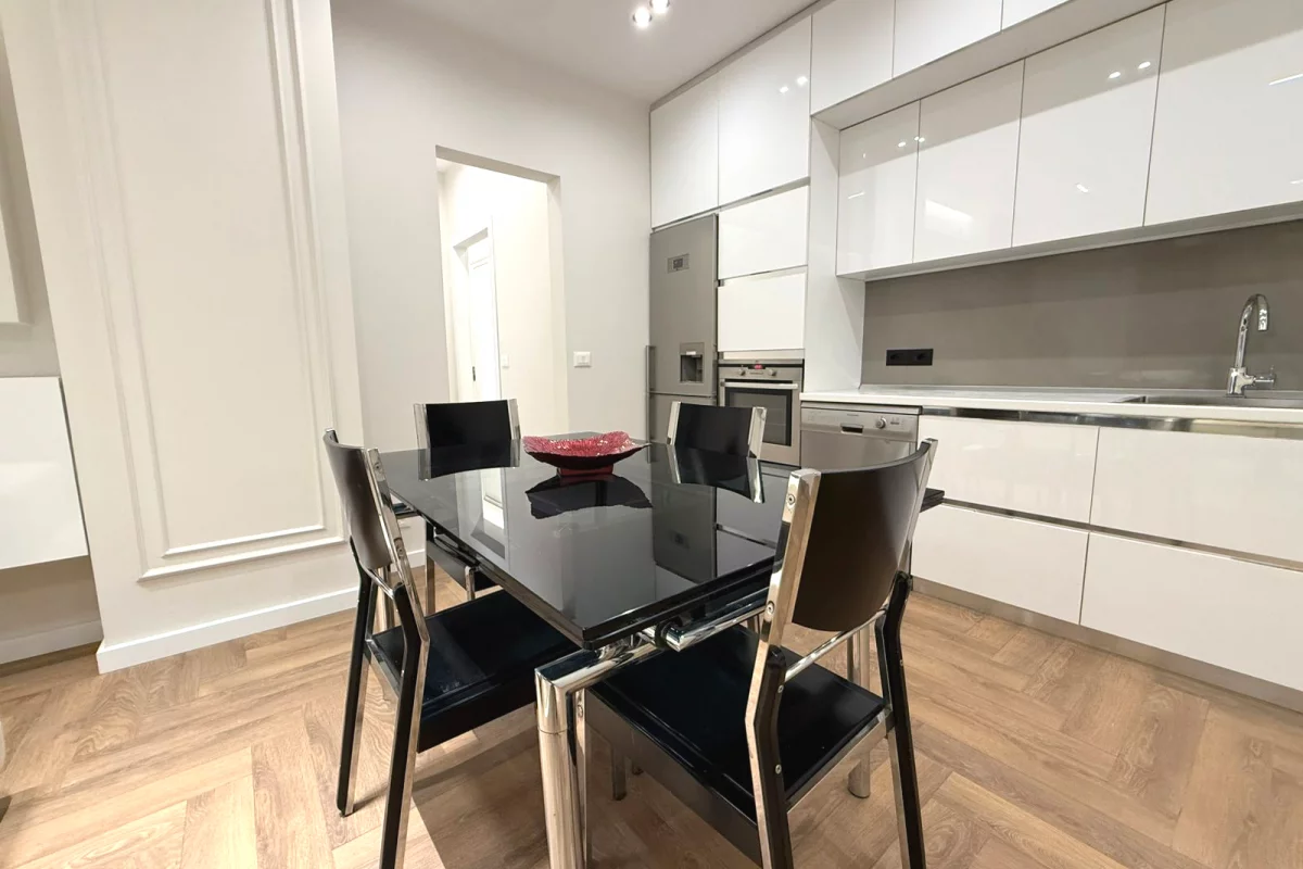 Shtepi me qera Apartament ne Tirane, 2+1, Mobilimi E mobiluar, Pagesa 1,000  Euro.