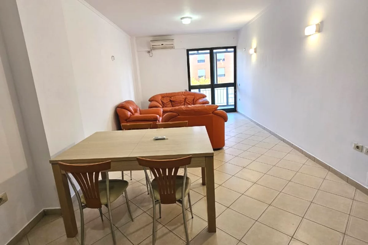 Shtepi ne shitje Apartament ne Tirane, 1+1, Mobilimi Bosh, pa mobiluar, Pagesa 192,000  Euro.