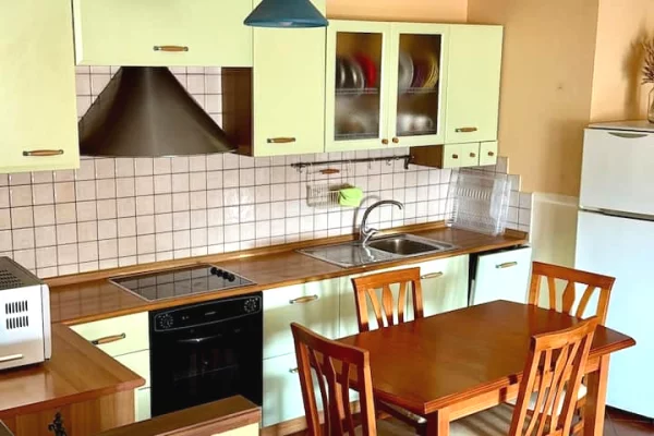 Shtepi me qera 2+1 ne Tirane - 1,000 Euro