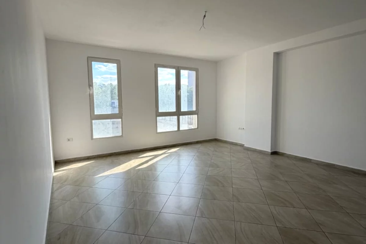 Shtepi ne shitje Apartament ne Tirane, 1+1, Mobilimi Bosh, pa mobiluar, Pagesa 185,000  Euro.