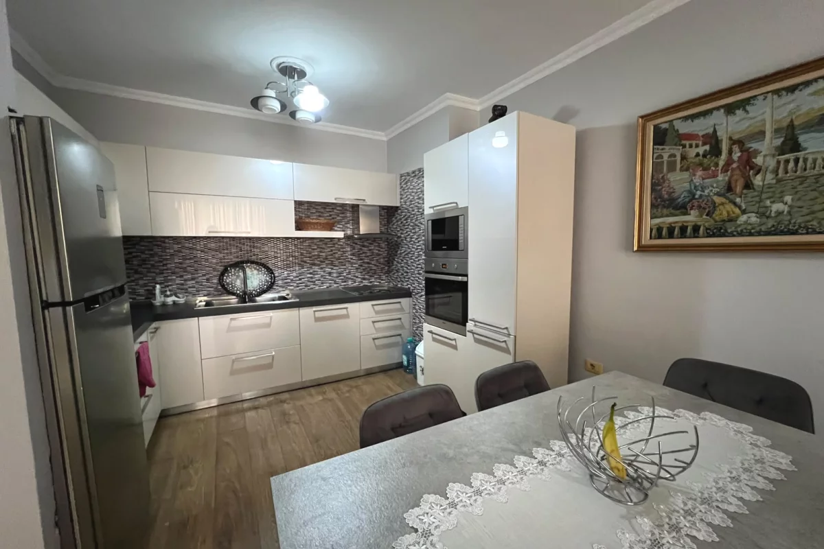 Shtepi me qera Apartament ne Tirane, 2+1, Mobilimi E mobiluar, Pagesa 600  Euro.