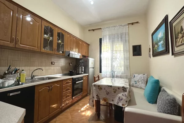 Shtepi me qera 2+1 ne Tirane - 750 Euro