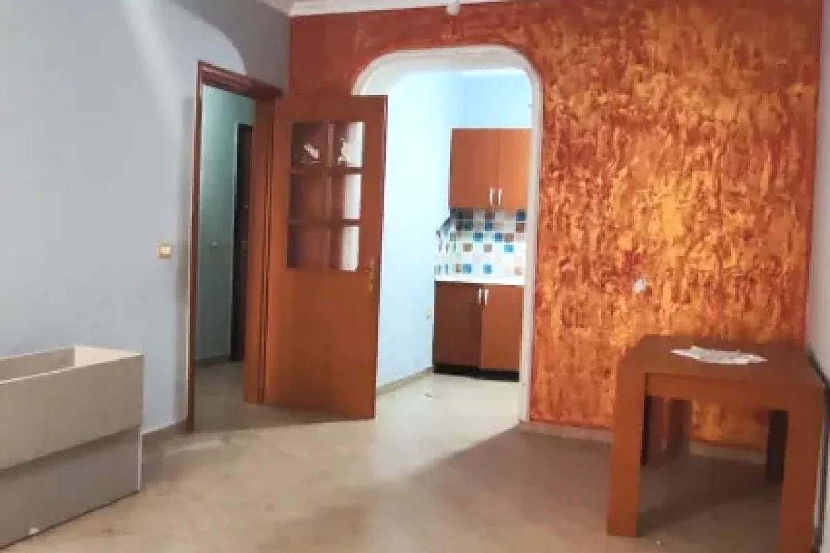 Shtepi ne shitje Apartament ne Tirane, 1+1, Mobilimi Bosh, pa mobiluar, Pagesa 95,000  Euro.