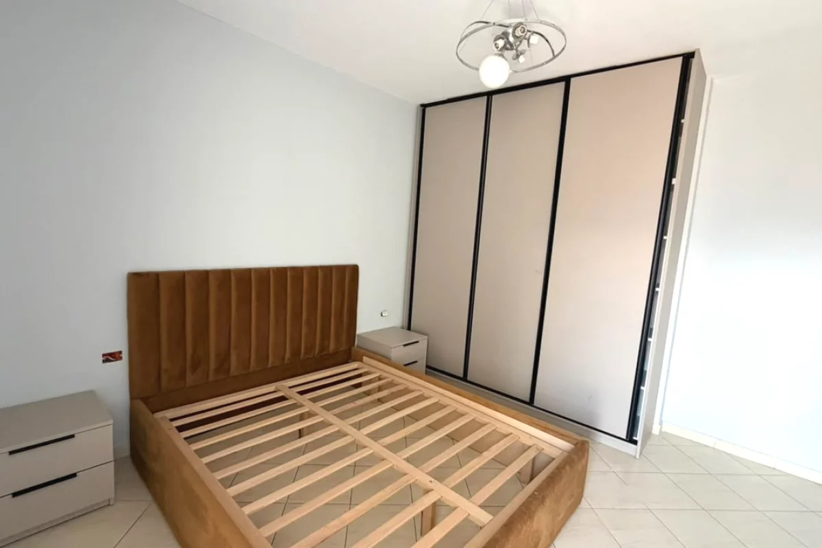 Shtepi ne shitje Apartament ne Tirane, 2+1, Mobilimi E mobiluar, Pagesa 165,000  Euro.