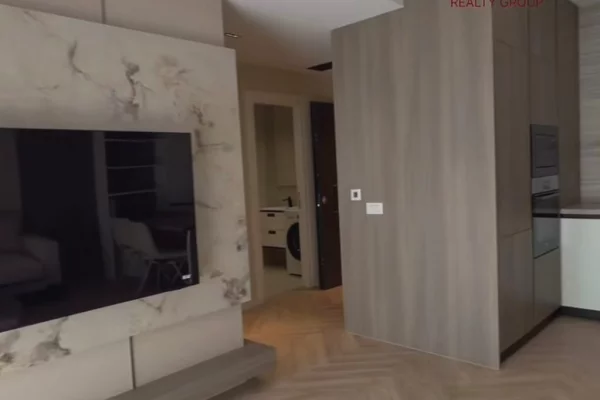 Shitet apartament 1+1 tek Rruga Myslym Shyri 0.0.