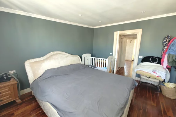Shitet apartament 3+1+2 tek Bulevardi Zogu i Pare , ish Stacioni i Trenit  ! 580k eur