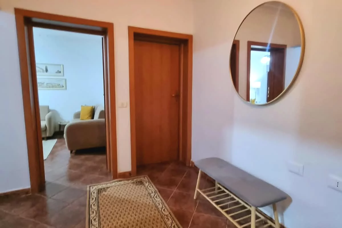 Shtepi me qera Apartament ne Tirane, 2+1, Mobilimi E mobiluar, Pagesa 700  Euro.