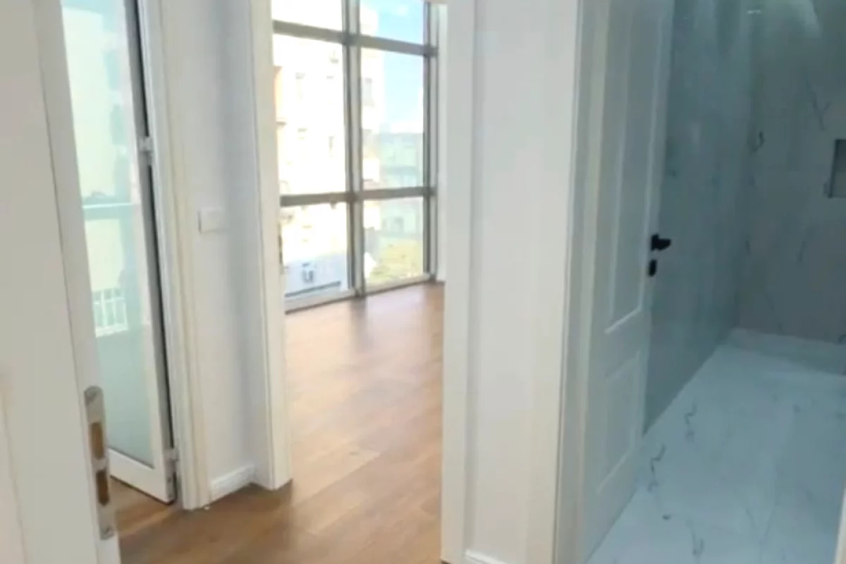 Shtepi ne shitje Apartament ne Tirane, 1+1, Mobilimi Bosh, pa mobiluar, Pagesa 166,000  Euro.