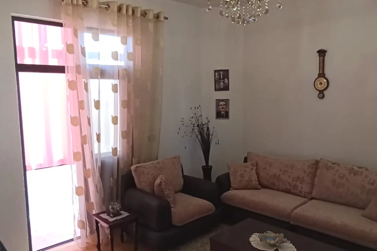 Shtepi me qera Apartament ne Tirane, 2+1, Mobilimi E mobiluar, Pagesa 450  Euro.