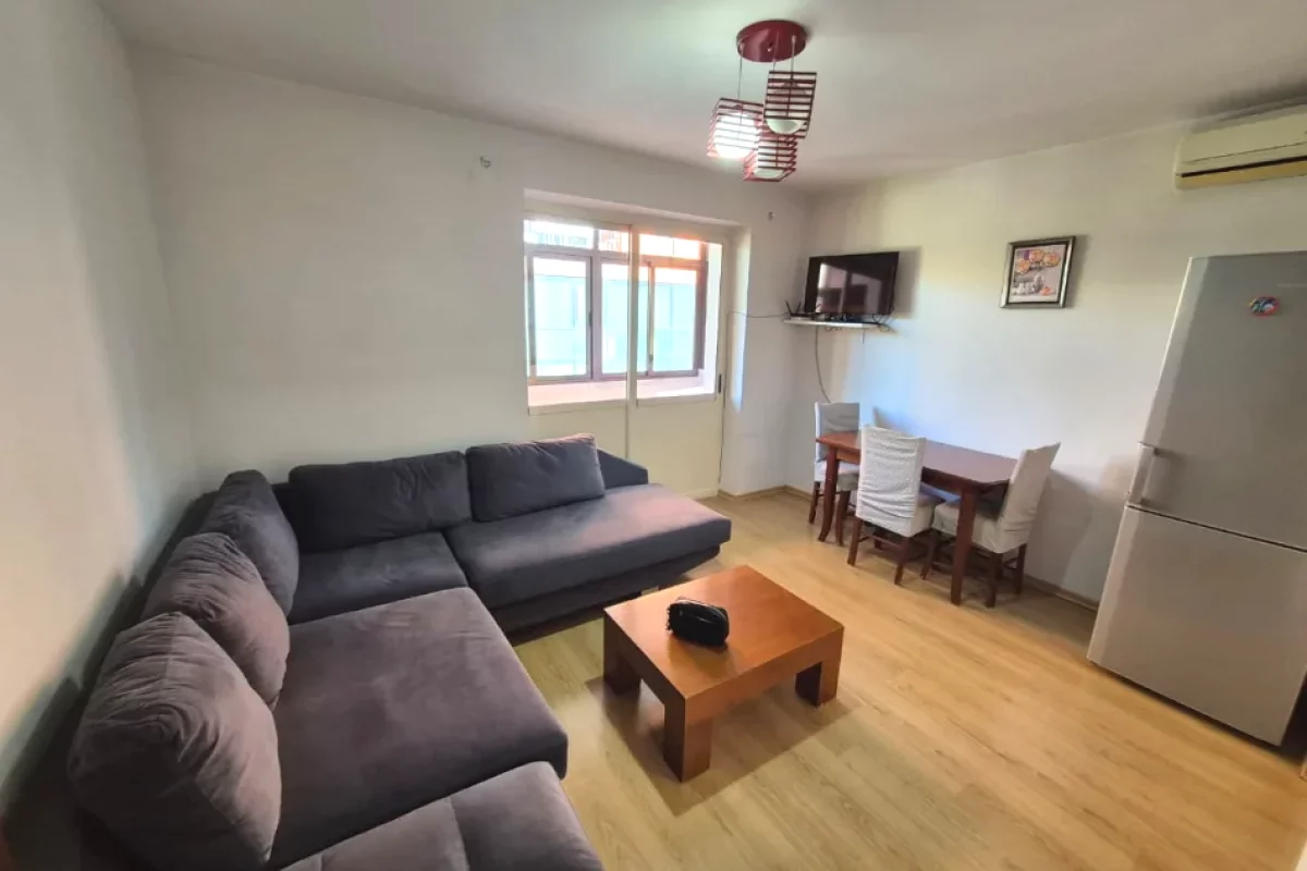 Shtepi me qera Apartament ne Tirane, 3+1, Mobilimi E mobiluar, Pagesa 700  Euro.