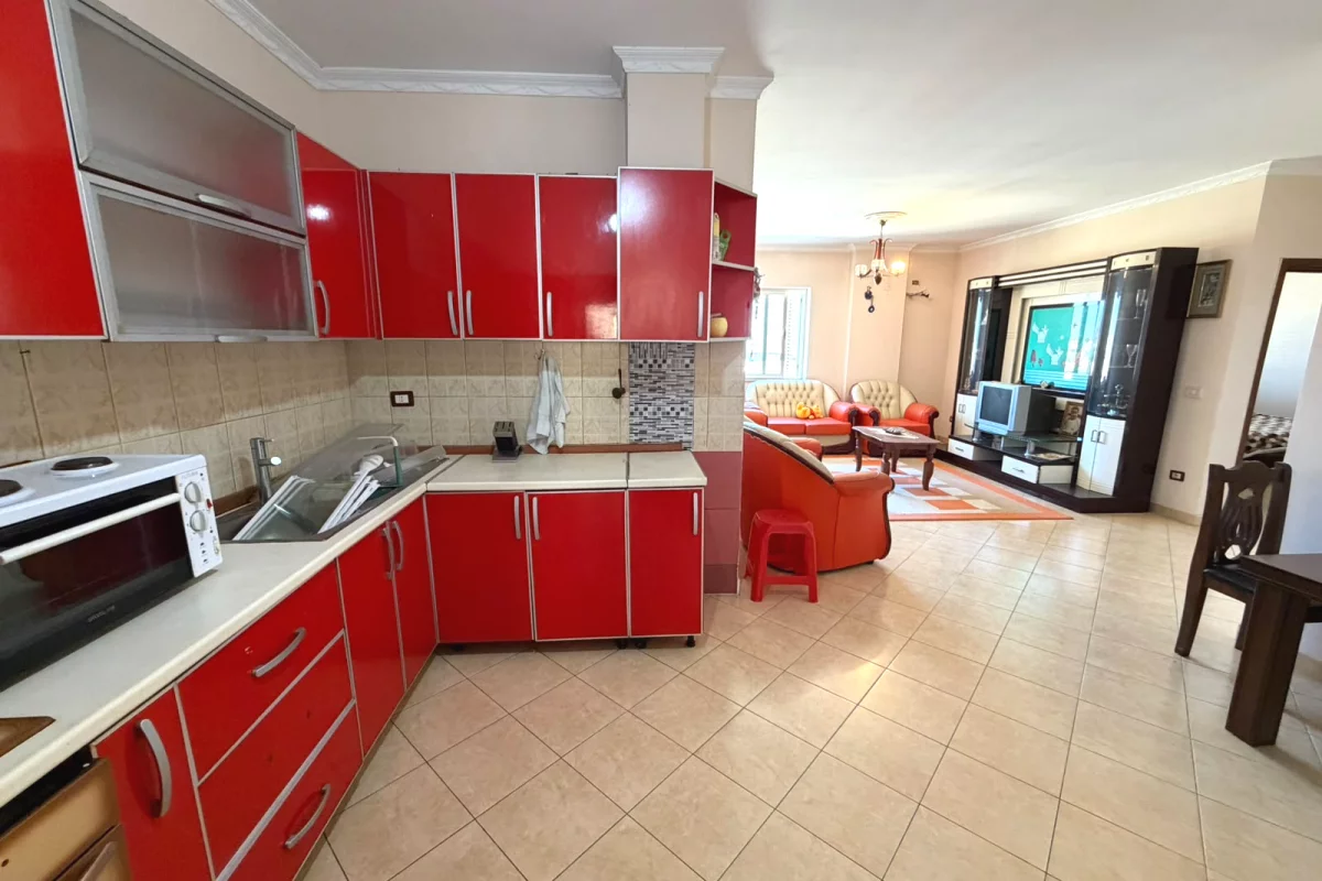 Shtepi me qera Apartament ne Tirane, 2+1, Mobilimi Pjeserisht e mobiluar, Pagesa 400  Euro.