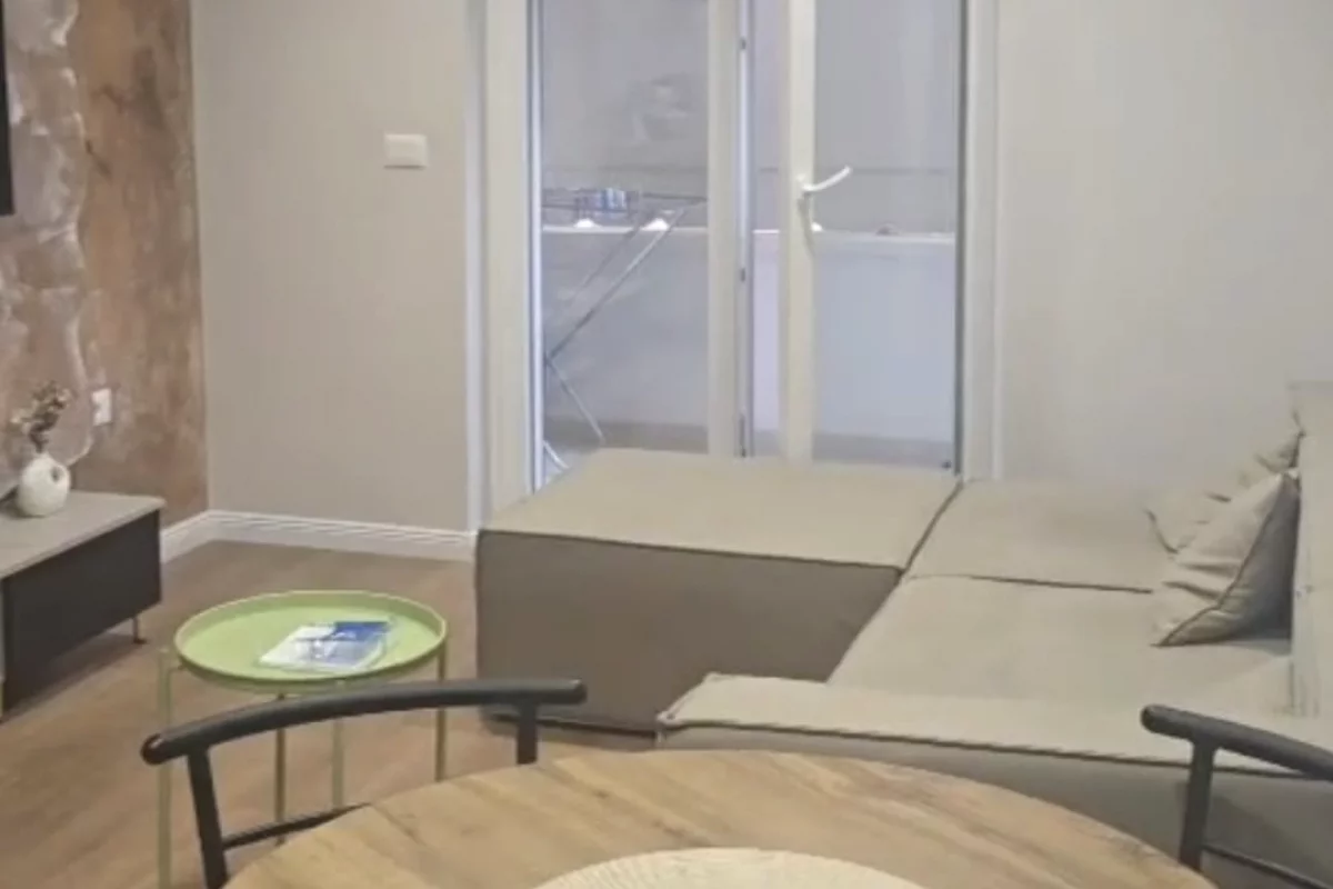 Shtepi me qera Apartament ne Tirane, 2+1, Mobilimi E mobiluar, Pagesa 1,400  Euro.