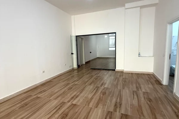 Ambient biznesi me qera 3+1 ne Tirane - 2,600 Euro