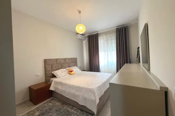 Jepet apartament 1+1 me qira tek Liqeni i Thate , Rruga Peti .