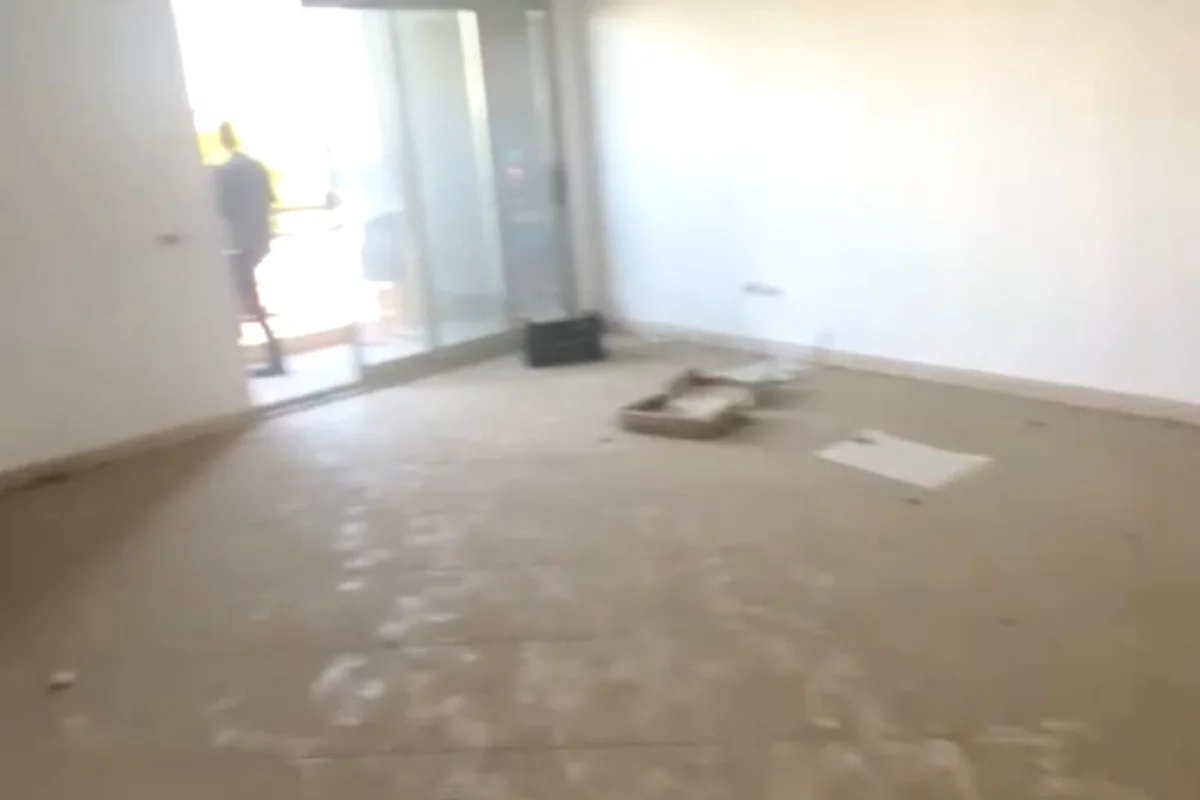 Shtepi ne shitje Apartament ne Tirane, 2+1, Mobilimi Bosh, pa mobiluar, Pagesa 200,000  Euro.
