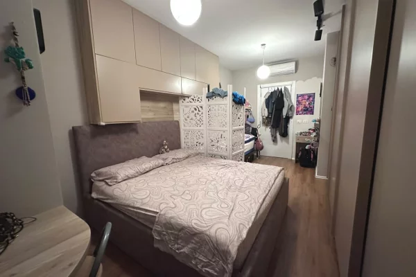 Shitet apartament 1+1+Post Parkimi tek Komplesksi Fiori di Bosco , Rruga Don Bosko , Laprake .