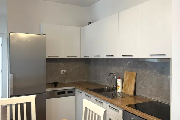 Jepet apartament 2+1+2+Garderobe me qira tek Kompleksi Fiori di Bosco , Rruga Don Bosko , Laprake . 