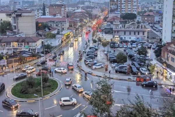 Shitet garsoniere tek Komuna e Parisit , Rruga Hasan Alla , Kristal Center , Selite , Kodra e Dielli