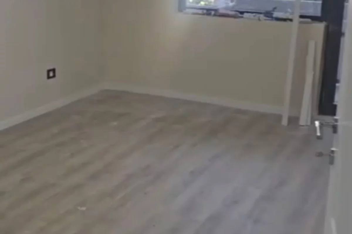 Jepet zyre tek ish Blloku , prane Piceri Era Bllok .