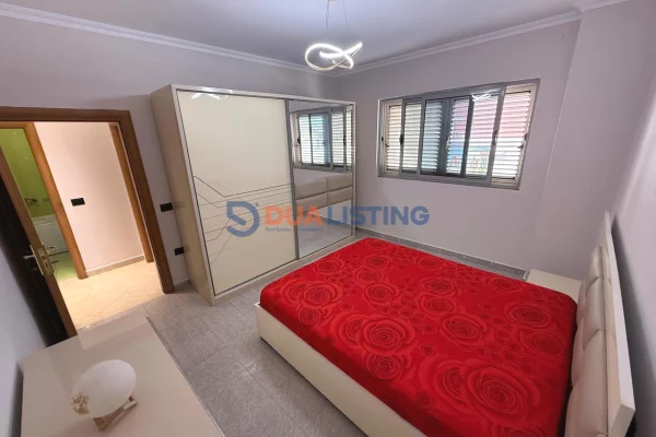 Shitet apartament 3+1+2 ne Selite , prane Kristal Center , Komuna e Parisit , Kodra e Diellit .