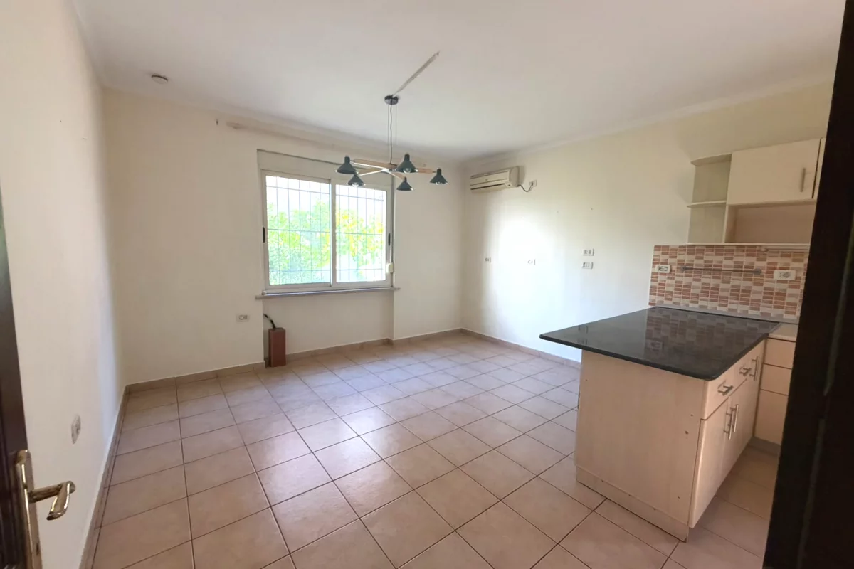 Shtepi me qera Vila Luksoze ne Tirane, 4+1, Mobilimi Bosh, pa mobiluar, Pagesa 1,800  Euro.