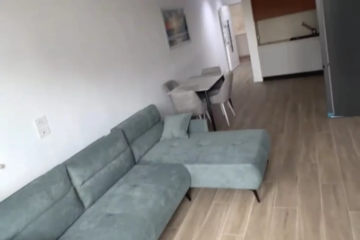Shtepi me qera Apartament ne Tirane, 2+1, Mobilimi E mobiluar, Pagesa 800  Euro.