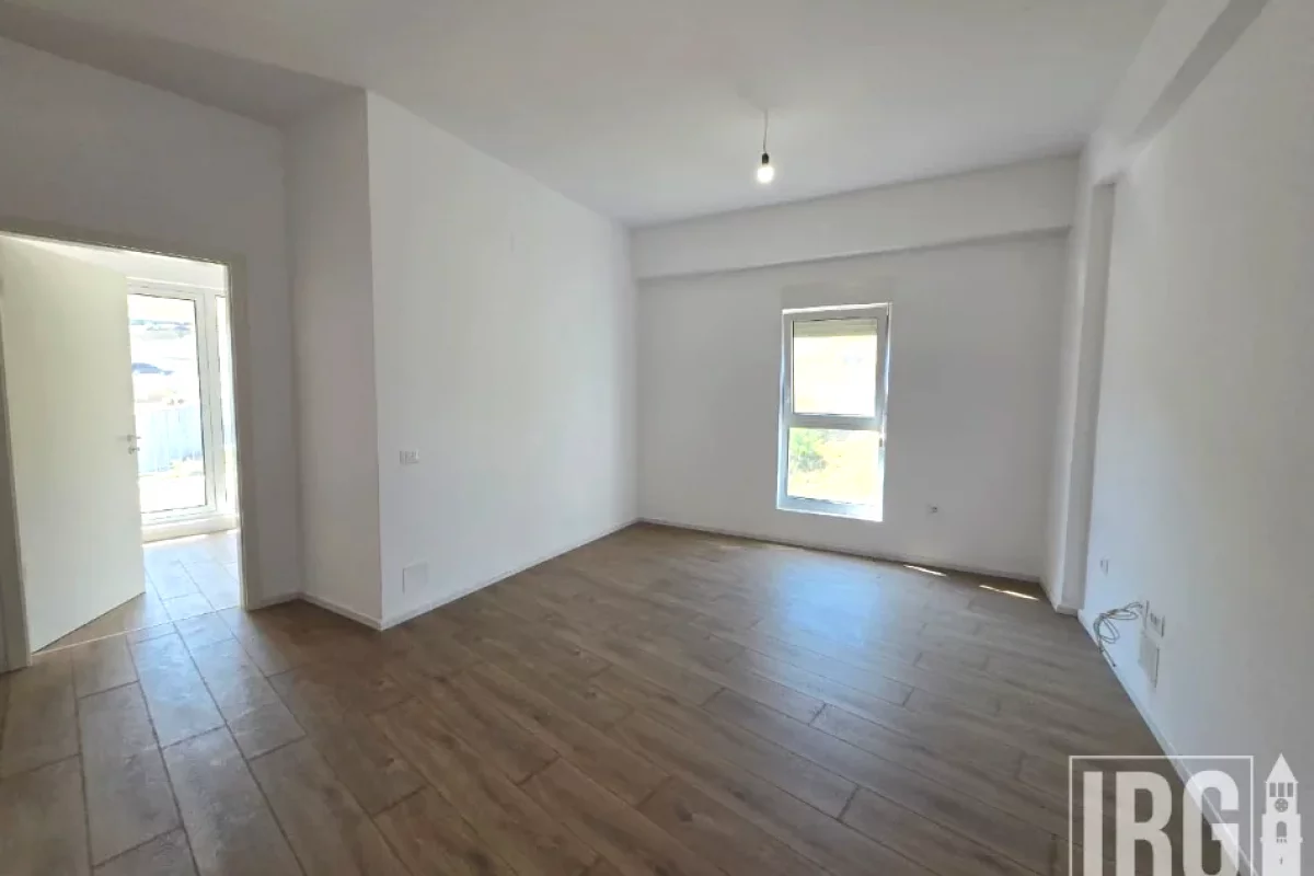 Shtepi ne shitje Apartament ne Tirane, 2+1, Mobilimi Bosh, pa mobiluar, Pagesa 127,500  Euro.