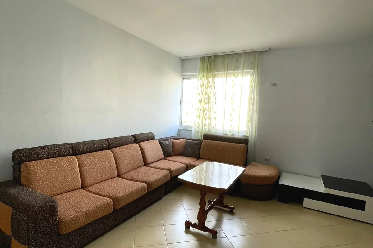Shtepi ne shitje Apartament ne Tirane, 3+1, Mobilimi E mobiluar, Pagesa 125,000  Euro.