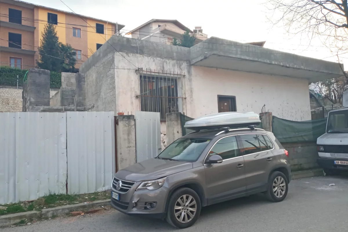 Shtepi ne shitje Shtepi Private ne Tirane, 2+1, Mobilimi Bosh, pa mobiluar, Pagesa 270,000  Euro.