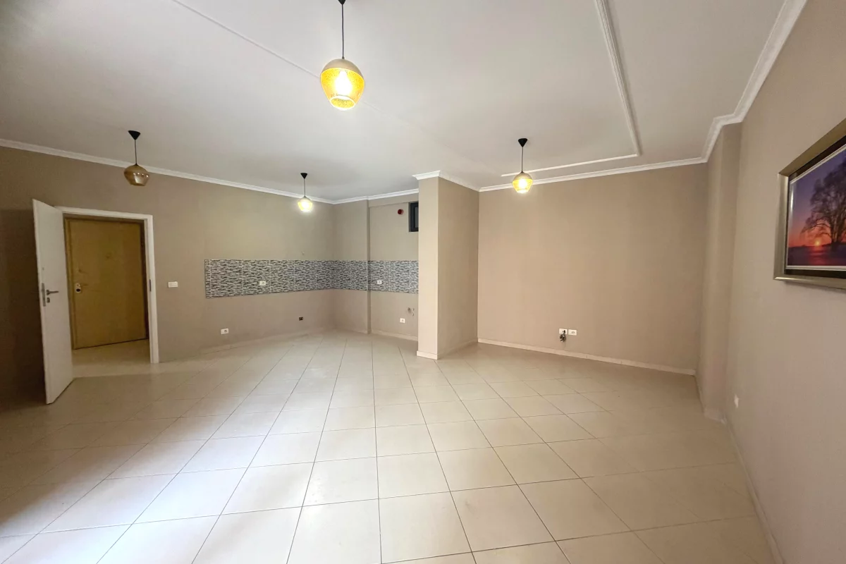 Shtepi ne shitje Apartament ne Tirane, 2+1, Mobilimi Bosh, pa mobiluar, Pagesa 155,000  Euro.
