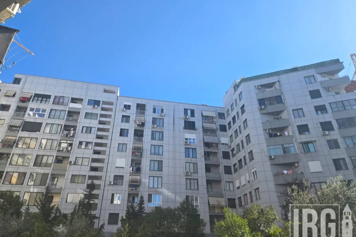 Shtepi ne shitje Apartament ne Tirane, 2+1, Mobilimi Bosh, pa mobiluar, Pagesa 198,000  Euro.