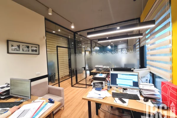Ambient biznesi me qera 3+1 ne Tirane - 3,000 Euro
