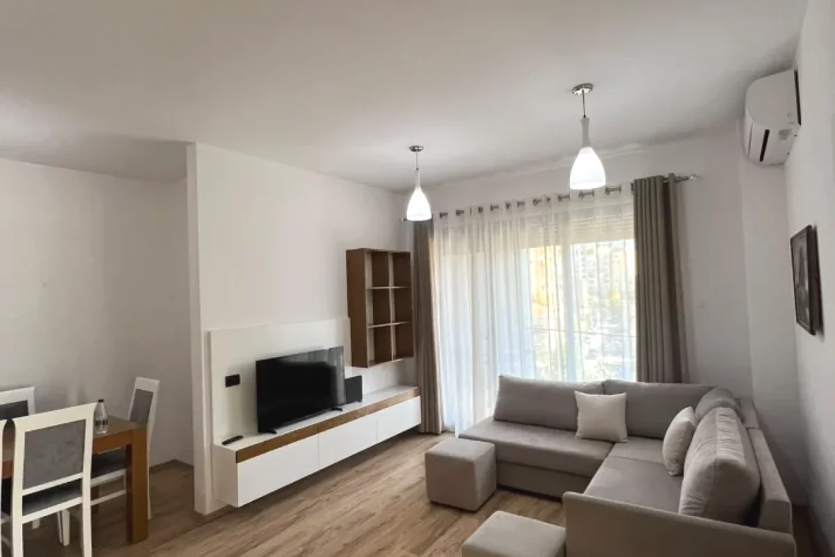 Shtepi ne shitje Apartament ne Tirane, 2+1, Mobilimi E mobiluar, Pagesa 360,000  Euro.