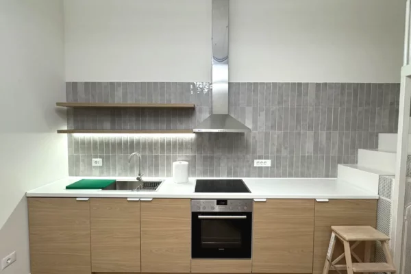 Jepet apartament 1+1 duplex me qira tek Qyteti Studenti , tek Rruga Kadri Kerciku .