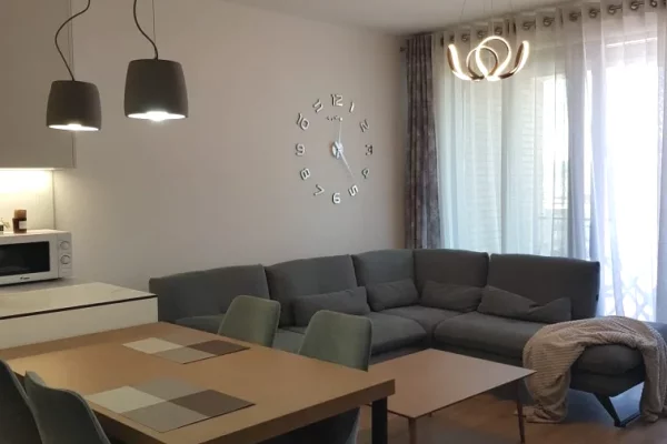 Jepet apartament 2+1+2 me qira tek Kompleksi Fiori di Bosco , Rruga Don Bosko , Laprake .