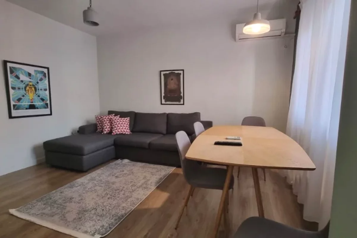 Shtepi me qera Apartament ne Tirane, 1+1, Mobilimi E mobiluar, Pagesa 600  Euro.