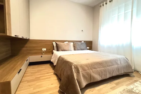 Shtepi me qera 2+1 ne Tirane - 800 Euro