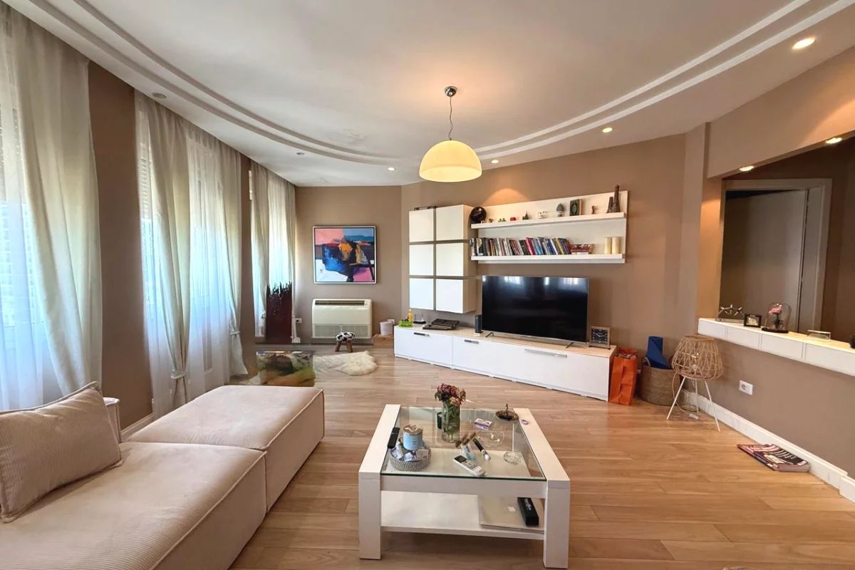 Shtepi ne shitje Apartament ne Tirane, 3+1, Mobilimi E mobiluar, Pagesa 600,000  Euro.