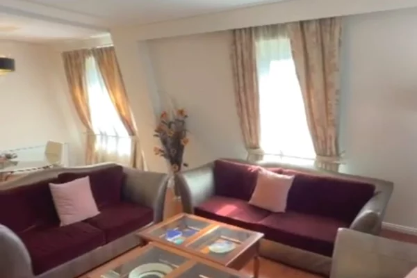 Shtepi me qera 2+1 ne Tirane - 1,600 Euro
