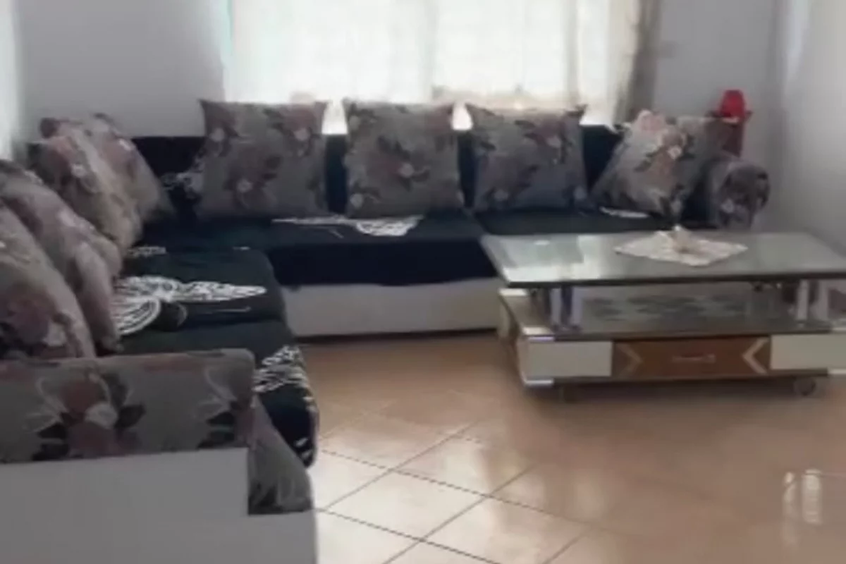 Shtepi me qera Apartament ne Tirane, 2+1, Mobilimi E mobiluar, Pagesa 700  Euro.