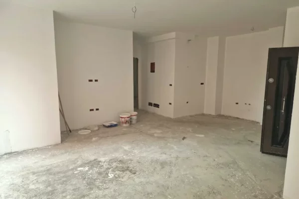 Shitet apartament 2+1 tek Kopshti Botanik , Kopshti Zoologjik , Liqeni i Thate . 