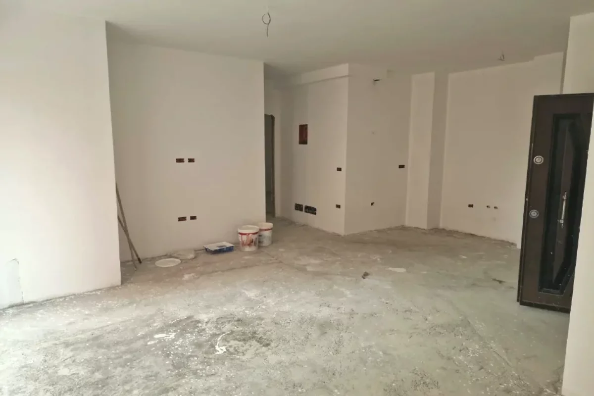 Shtepi ne shitje Apartament ne Tirane, 2+1, Mobilimi Bosh, pa mobiluar, Pagesa 160,000  Euro.