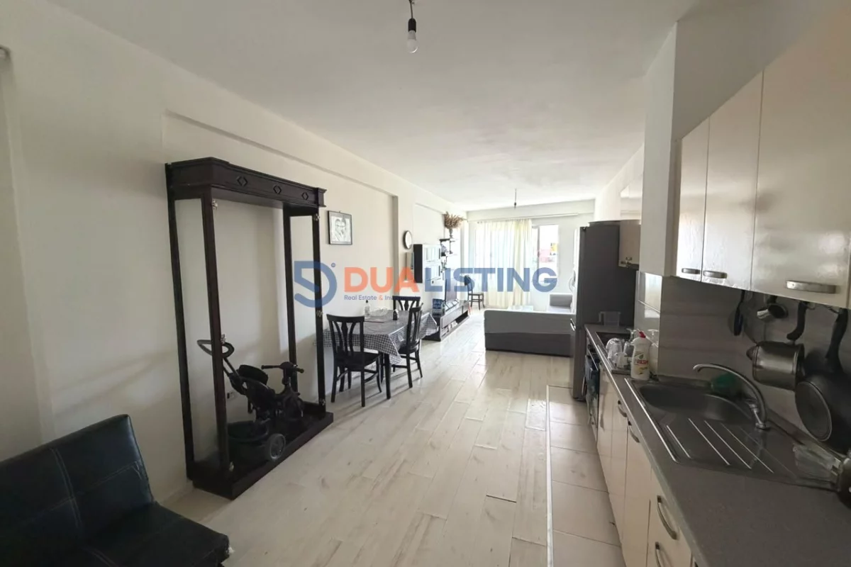 Shtepi ne shitje Apartament ne Tirane, 1+1, Mobilimi E mobiluar, Pagesa 125,000  Euro.