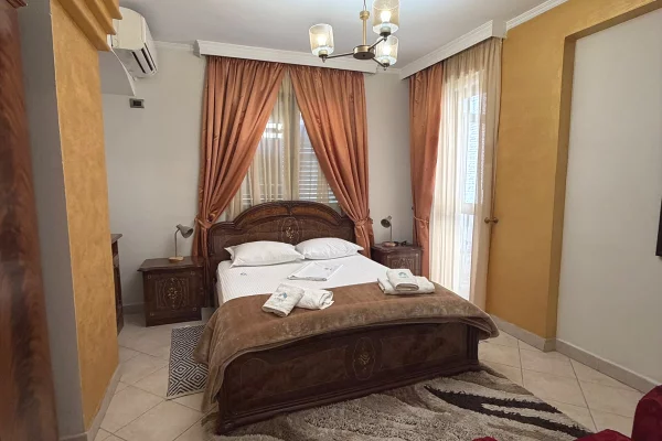 Shtepi me qera 3+1 ne Tirane - 1,200 Euro